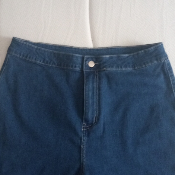 Jeans - Picture 2 of 2